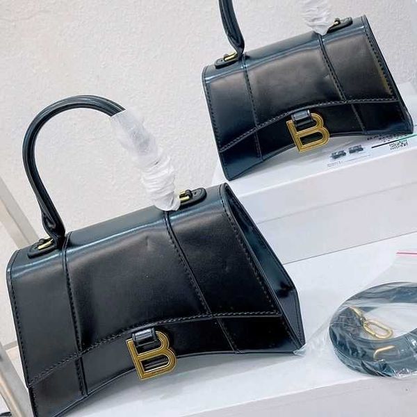 designer hourglas bags alencaigass handbags star same 2022 trendy and versatile home alligator hourglas bag letter leather diagonal single h
designer hourglas bags alencaigass handbags star same 2022 trendy and versatile home alligator hourglas bag letter leather diagonal single h