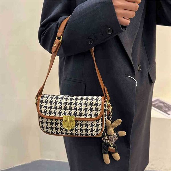 purses autumn and winter new women's bag small sling shoulder bag fashion bird lattice messenger bag fashion color matching
purses autumn and winter new women's bag small sling shoulder bag fashion bird lattice messenger bag fashion color matching