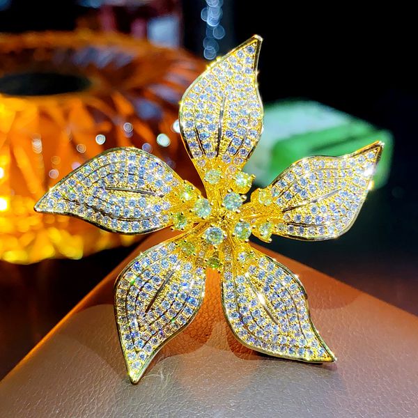 Heavy duty Flower Brooch Fully Inlaid with Zircons, Light Luxury, Fashionable and High end Sense Shirt and Clothing Corsage Brooch for Wholesale
Heavy duty Flower Brooch Fully Inlaid with Zircons, Light Luxury, Fashionable and High end Sense Shirt and Clothing Corsage Brooch for Wholesale