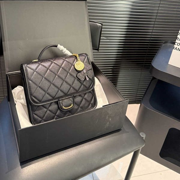 designer High Quality patent leather double shoulder women rhombus chain commuter girls handbag large capacity
designer High Quality patent leather double shoulder women rhombus chain commuter girls handbag large capacity