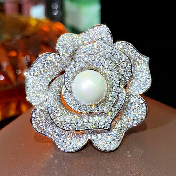 Fashion Commuter Heavy duty Zircon and Pearl Inlaid Rose Brooch, Light Luxury and High end Sense Light Luxury Style Clothing Accessory
Fashion Commuter Heavy duty Zircon and Pearl Inlaid Rose Brooch, Light Luxury and High end Sense Light Luxury Style Clothing Accessory