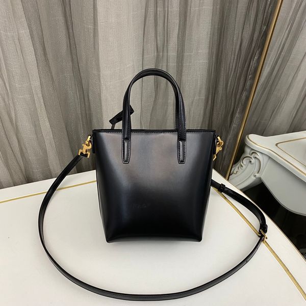 2025 High quality luxury large shoulder bag Shopping Genuine Leather Designer Bags Summer Beach Shoulder Bags Leather Women Large bucket bag, Black
2025 High quality luxury large shoulder bag Shopping Genuine Leather Designer Bags Summer Beach Shoulder Bags Leather Women Large bucket bag, Black