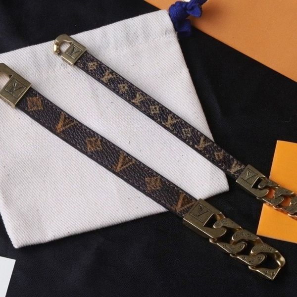 Luxury Leather Bracelet Men's Belt Buckle High-grade Leather Bracelet Titanium Steel Bracelet High Quality Letter Print Bracelet Large Size 20cm
Luxury Leather Bracelet Men's Belt Buckle High-grade Leather Bracelet Titanium Steel Bracelet High Quality Letter Print Bracelet Large Size 20cm