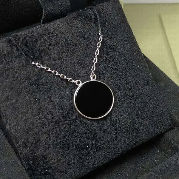Designer Four Leaf Clover Necklace for Women Mother of Pearl Dia Pendant Gold-Plated Stainless Steel Chain Classic Jewelry 15mm Wide 45CM Length
Designer Four Leaf Clover Necklace for Women Mother of Pearl Dia Pendant Gold-Plated Stainless Steel Chain Classic Jewelry 15mm Wide 45CM Length