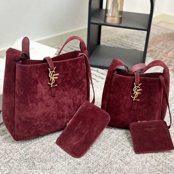 Designer bag shoulder bag high-quality sheepskin designer handbag women's winter fashion tote bag with metal decoration trendy fashion bag, #6
Designer bag shoulder bag high-quality sheepskin designer handbag women's winter fashion tote bag with metal decoration trendy fashion bag, #6