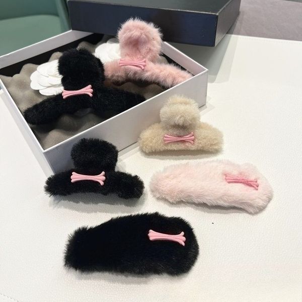 Designer Hairpin Cute and Warm Autumn/Winter Girl Hair Accessories Girl's Heart Hairclip Hair Accessories
Designer Hairpin Cute and Warm Autumn/Winter Girl Hair Accessories Girl's Heart Hairclip Hair Accessories