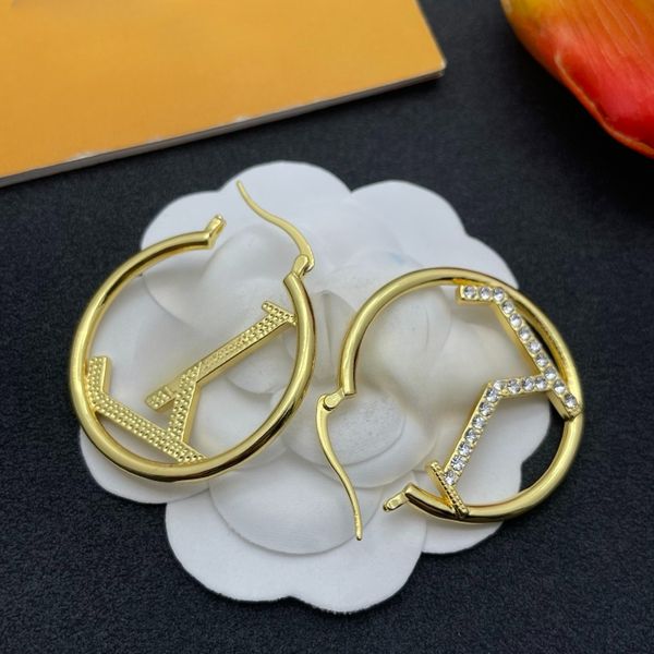 Designer Classic Large Hoop Earrings Diamond Letter Earrings 3cm 4cm 5cm Three Colors Available High Quality
Designer Classic Large Hoop Earrings Diamond Letter Earrings 3cm 4cm 5cm Three Colors Available High Quality