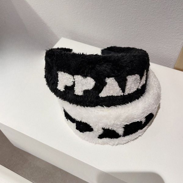 Designer Headband Black and White Plush Headband High Quality Women's Wide Brim Headband Classic Black and White Letters Everyday Versatile Style
Designer Headband Black and White Plush Headband High Quality Women's Wide Brim Headband Classic Black and White Letters Everyday Versatile Style