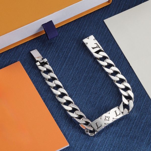 Designer Titanium Steel Bracelet Unisex Bracelet Fashionable Cuban Print Letter Bracelet Holiday Gift Couple High-quality Heavy-duty Bracelet
Designer Titanium Steel Bracelet Unisex Bracelet Fashionable Cuban Print Letter Bracelet Holiday Gift Couple High-quality Heavy-duty Bracelet