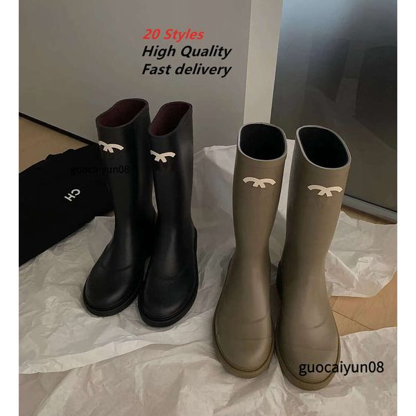 New Thick Bottom English Style Martin Rain chan Fashion designer combat Shoes Women Mid Knee Short Boots ch bottes cd Rainboots wellie top dhbest A, C9
New Thick Bottom English Style Martin Rain chan Fashion designer combat Shoes Women Mid Knee Short Boots ch bottes cd Rainboots wellie top dhbest A, C9