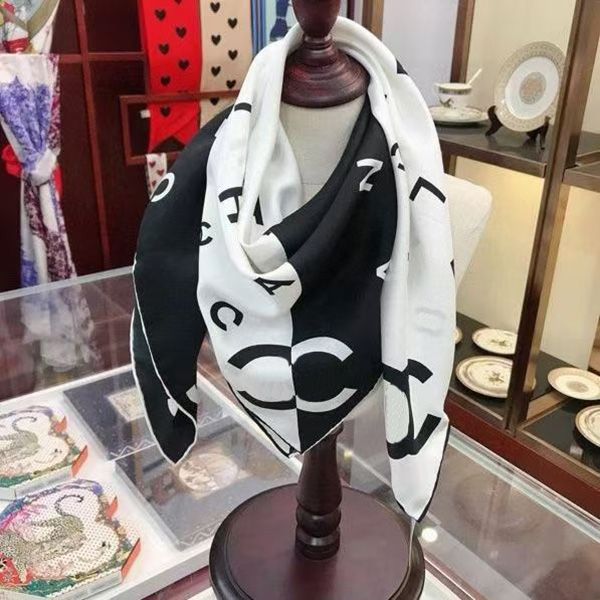 Designer Scarf Women's Long Silk Scarf High Quality Headband Stylish Chest Top Letter Print Shawl Luxury Scarf W1
Designer Scarf Women's Long Silk Scarf High Quality Headband Stylish Chest Top Letter Print Shawl Luxury Scarf W1