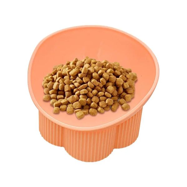 116534 The bowl mouth is designed in a petal shape to increase the contact area for feeding, making it convenient for cats to lick from multiple angles