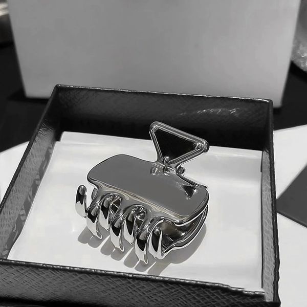 Luxury Barrettes Designer Womens Letter Metal Hairpin High Quality Brand Hairclips Shark Hair Clips Jewelry Hair Accessories
Luxury Barrettes Designer Womens Letter Metal Hairpin High Quality Brand Hairclips Shark Hair Clips Jewelry Hair Accessories