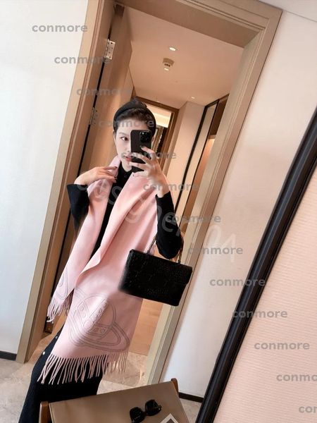 2025 Women Designer Scarf Brand Cashmere Wood Scarves For Winter Men Long Wraps Hijab With Tassel Luxury Westwood Scarf Cashmere Thick Shaw
2025 Women Designer Scarf Brand Cashmere Wood Scarves For Winter Men Long Wraps Hijab With Tassel Luxury Westwood Scarf Cashmere Thick Shaw