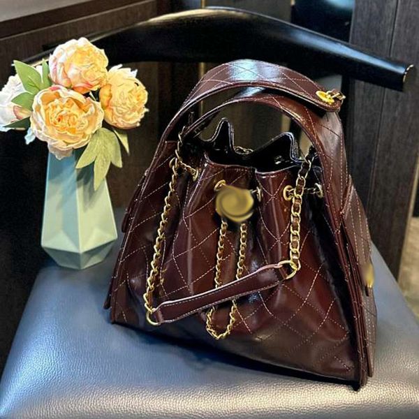 Calfskin Drawstring Bucket Hobos Bag Women Designer Totes Shoulder Bag Luxury Oil Wax Leather Quitled Plaid With Gold Hardware Handbag Large Shopping Bag 30/35cm, Black
Calfskin Drawstring Bucket Hobos Bag Women Designer Totes Shoulder Bag Luxury Oil Wax Leather Quitled Plaid With Gold Hardware Handbag Large Shopping Bag 30/35cm, Black