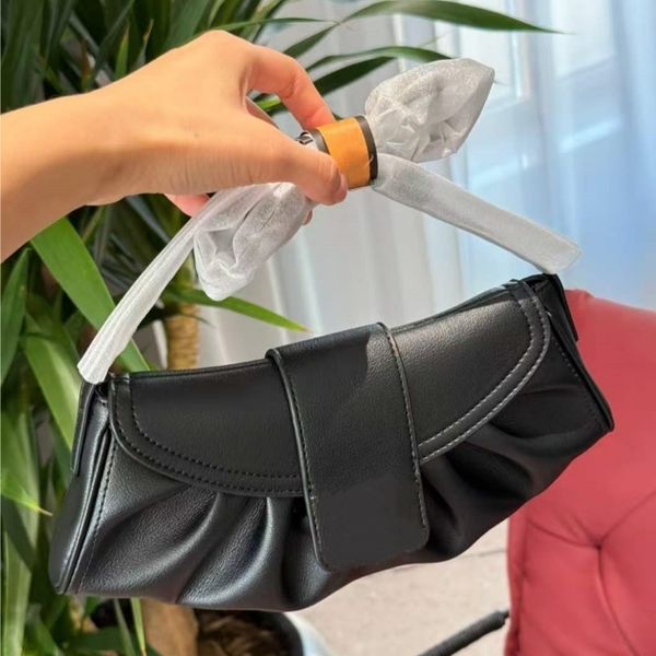 Designer Style Classic Western-style Casual Versatile Pleated Retro Fashion Single Shoulder Bag, Underarm Commuting Bag, Black
Designer Style Classic Western-style Casual Versatile Pleated Retro Fashion Single Shoulder Bag, Underarm Commuting Bag, Black