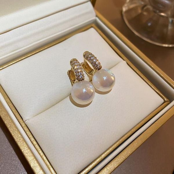 Classi Pearl Earrings Designer Gold Plated Square Cubic Zirconia Earrings for Women Crystal Diamond Drop Earrings Dangle Wedding Party Jewelry
Classi Pearl Earrings Designer Gold Plated Square Cubic Zirconia Earrings for Women Crystal Diamond Drop Earrings Dangle Wedding Party Jewelry