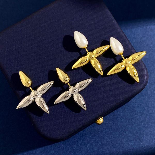 European and American fashion personality V-letter flower — compare prices at CompareOffers