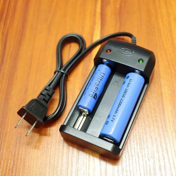 New Arrival Battery Dual Charge 26650/18650/14500/18500/10440 Flashlight Lithium Battery Universal Charger 3.7V 4.2V T250114