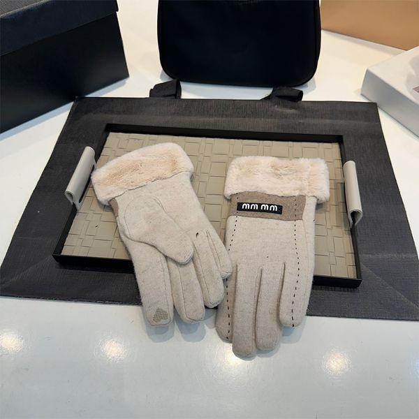 Designer Autumn And Winter Leather Gloves For Warmth Luxury Mens Women Thick Leather High-End Gloves Winter Gifts And Gifts With Packagins
Designer Autumn And Winter Leather Gloves For Warmth Luxury Mens Women Thick Leather High-End Gloves Winter Gifts And Gifts With Packagins
