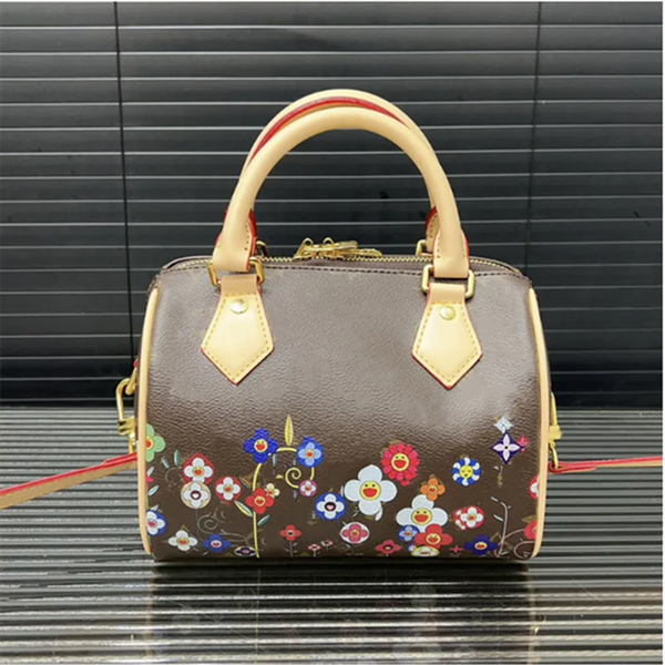 Murakami 20th Anniversary Limited Edition Flower Travel Bag Women Luxurys Designers Bags Leather Totes Handbag Croissant Wallets Bag Purse pillow 20cm, T1
Murakami 20th Anniversary Limited Edition Flower Travel Bag Women Luxurys Designers Bags Leather Totes Handbag Croissant Wallets Bag Purse pillow 20cm, T1
