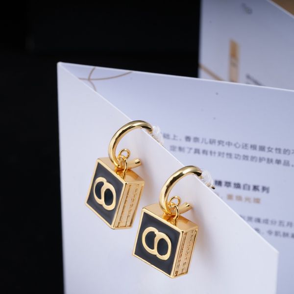Never Fading Round Designer Ear Stud Earrings Pearl Real Gold Brass Copper Stamp Letter Earring Fashion Womens Elegance Wedding Party Jewelry Accessories F68
Never Fading Round Designer Ear Stud Earrings Pearl Real Gold Brass Copper Stamp Letter Earring Fashion Womens Elegance Wedding Party Jewelry Accessories F68