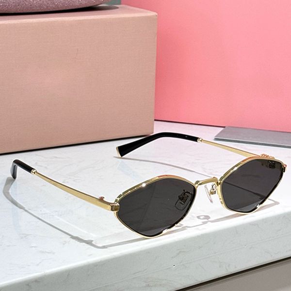 Stylish Hexagon polygon sunglasses MU56ZS Womens retro metal frame sunglasses 100% UV protection mirror Leg with letter logo decorated Womens vacation glasses
Stylish Hexagon polygon sunglasses MU56ZS Womens retro metal frame sunglasses 100% UV protection mirror Leg with letter logo decorated Womens vacation glasses