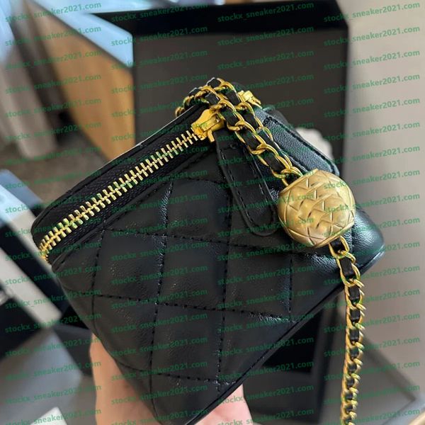 Ladies' High-Quality Single Shoulder Makeup Bag Designer Luxurious Leather Chain Crossbody Bag Diamond Grid Pattern, Bag 16
Ladies' High-Quality Single Shoulder Makeup Bag Designer Luxurious Leather Chain Crossbody Bag Diamond Grid Pattern, Bag 16