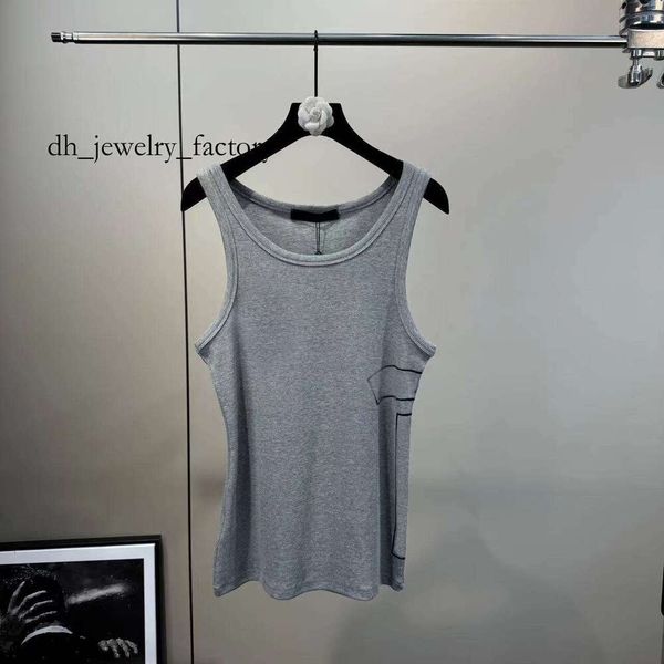 2025 Round Neck Sleeveless Color Blocked Sanskrit Letter Pattern vest Women's Camisole Vest Designer Spicy Girl Style Tight Tank Top Designer Vest 160, Pink
2025 Round Neck Sleeveless Color Blocked Sanskrit Letter Pattern vest Women's Camisole Vest Designer Spicy Girl Style Tight Tank Top Designer Vest 160, Pink