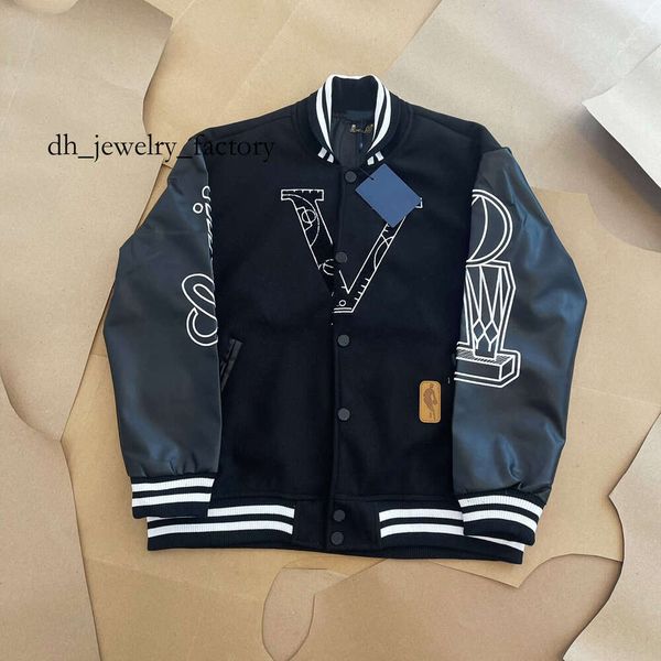 vuittons Mens Jackets designer Classic l Vintage Baseball Varsity Coat Loose Mens Women Outerwear Wool Flocking Leather Single Breasted Couples Warm Bomber 386, L2 
vuittons Mens Jackets designer Classic l Vintage Baseball Varsity Coat Loose Mens Women Outerwear Wool Flocking Leather Single Breasted Couples Warm Bomber 386, L2