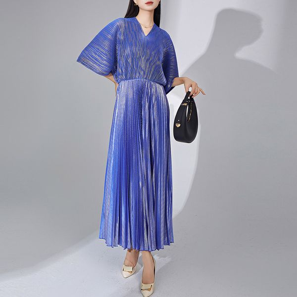 (369) New V-Neck Lo…