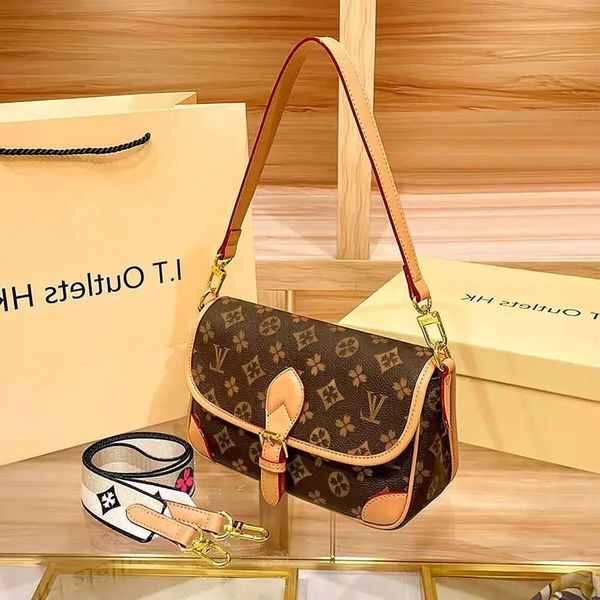 High Quality Designer Women Leather S Diane Satchel Bag Crossbody Shoulder Bags Purses Tote Shopping Handbags Wallets Backpack With Dust Bag 834 638, Brown
High Quality Designer Women Leather S Diane Satchel Bag Crossbody Shoulder Bags Purses Tote Shopping Handbags Wallets Backpack With Dust Bag 834 638, Brown