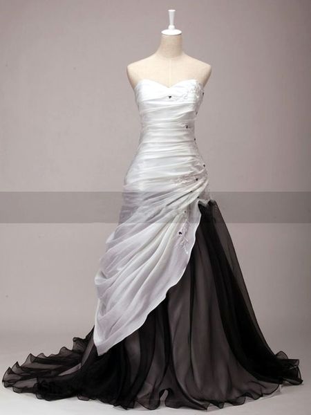 Ruched Black And White A Line Wedding Dresses Pleats Sweetheart Neck Sleeveless Long Corset Vintage Bridal Gown Lace Appliques Beaded Gothic Vestido De Novia