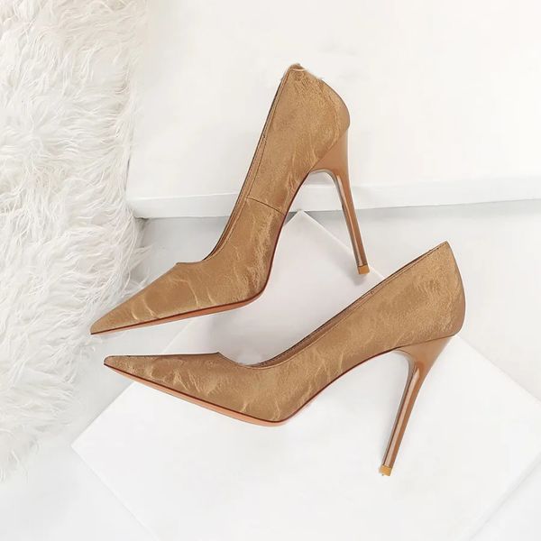 Women New Fashion Shoes High Heels Shoes Designer Pointed Toe Sandals 6 8 10 12cm Nude Black Patent Leather Woman Brand Pumps With Dustbag and Box
Women New Fashion Shoes High Heels Shoes Designer Pointed Toe Sandals 6 8 10 12cm Nude Black Patent Leather Woman Brand Pumps With Dustbag and Box