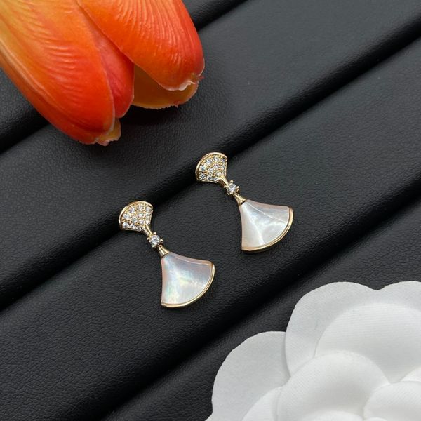Luxurious Designer Fan-shaped Earrings Jadeite Material Diamond Earrings Women's Jewelry Women's Wedding Gift Set Jewelry Accessories
Luxurious Designer Fan-shaped Earrings Jadeite Material Diamond Earrings Women's Jewelry Women's Wedding Gift Set Jewelry Accessories