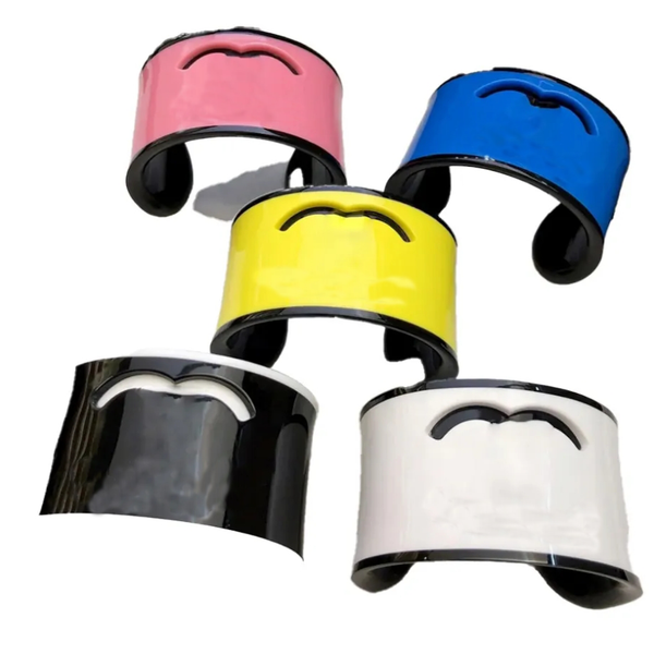 Luxury Designer letter Bracelets Jelly Letter Candy Colors Acrylic Open Women Fashion Cuff Bangle Bracelet Black White Pink Yellow Jewelry for Gift Party 5 Colors
Luxury Designer letter Bracelets Jelly Letter Candy Colors Acrylic Open Women Fashion Cuff Bangle Bracelet Black White Pink Yellow Jewelry for Gift Party 5 Colors