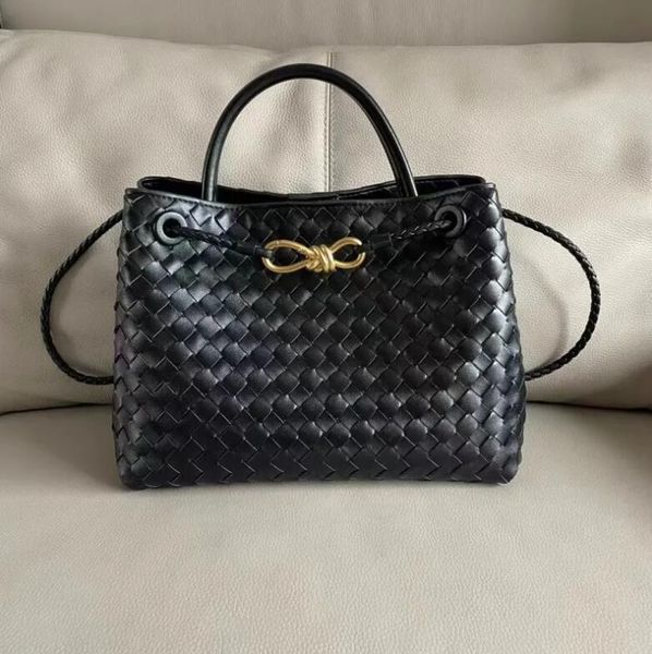 2025 New Designer Cowhide Material Small Andiamo Tote Shopping Bags Womens Real Leather Weave Handle Handbag Lambskin Black Purse Crossbody Shoulder Strap Bag 6576
2025 New Designer Cowhide Material Small Andiamo Tote Shopping Bags Womens Real Leather Weave Handle Handbag Lambskin Black Purse Crossbody Shoulder Strap Bag 6576