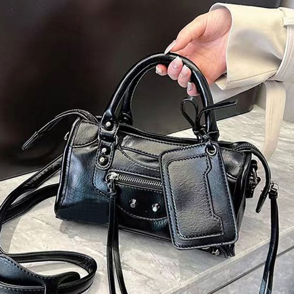 Shoulder Bags for Women Luxury Handbags Sets Designer 2pcs/set Composite Bags Female Messenger Crossbody Bags FS060-1, Black
Shoulder Bags for Women Luxury Handbags Sets Designer 2pcs/set Composite Bags Female Messenger Crossbody Bags FS060-1, Black
