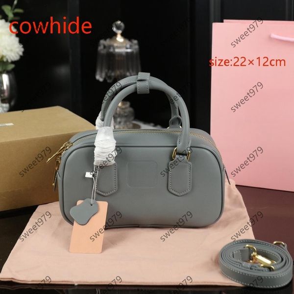 New bowling bag hobo bag cowhide bag versatile style handheld shoulder crossbody bag fashion bag real leather underarm bag designer bag the most popular bag of 2025, No.4
New bowling bag hobo bag cowhide bag versatile style handheld shoulder crossbody bag fashion bag real leather underarm bag designer bag the most popular bag of 2025, No.4