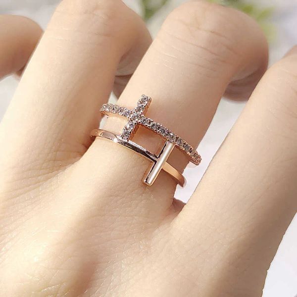 Band Rings Personality Cross Thin Rings For Women Korean Fashion Micro Pave Crystal CZ Thumb Ring Jewelry Wedding Accessories Gift R715 AA230323
Band Rings Personality Cross Thin Rings For Women Korean Fashion Micro Pave Crystal CZ Thumb Ring Jewelry Wedding Accessories Gift R715 AA230323