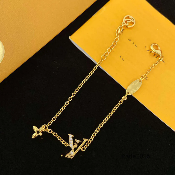 bracelets for women trendy Fashion luxury pearl bracelet designer jewellery wedding diamond 18K gold-plated white gold letter pendant women's letter