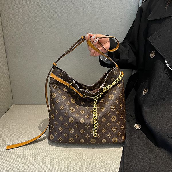 Designer Bag A new fashionable single-shoulder crossbody bucket bag for women in autumn and winter with a large capacity reading pattern, Brown
Designer Bag A new fashionable single-shoulder crossbody bucket bag for women in autumn and winter with a large capacity reading pattern, Brown