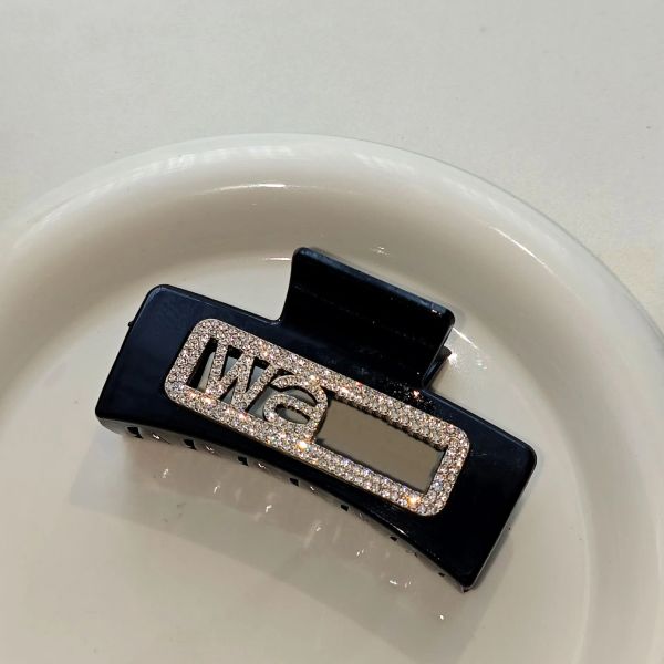 Glamorous Hair Clip with Sparkling Rhinestone Embellishment Elegant Rectangular Design Hair Clamps Sturdy and Stylish Perfect for Up Do Hairstyles.
Glamorous Hair Clip with Sparkling Rhinestone Embellishment Elegant Rectangular Design Hair Clamps Sturdy and Stylish Perfect for Up Do Hairstyles.