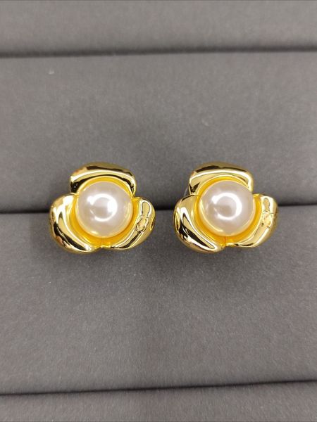 Gold Stud Earrings: Unique Geometry Love Hoop Earrings for Women, Luxury Jewelry Party Gift
Gold Stud Earrings: Unique Geometry Love Hoop Earrings for Women, Luxury Jewelry Party Gift