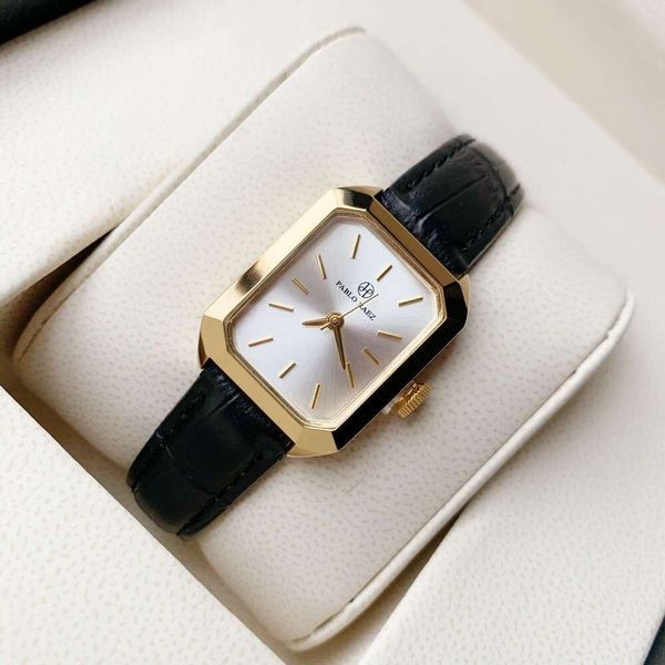 Internet celebrity gold small square fashion belt black minimalist INS style women's quartz watch, Golden shell black belt green surface
Internet celebrity gold small square fashion belt black minimalist INS style women's quartz watch, Golden shell black belt green surface