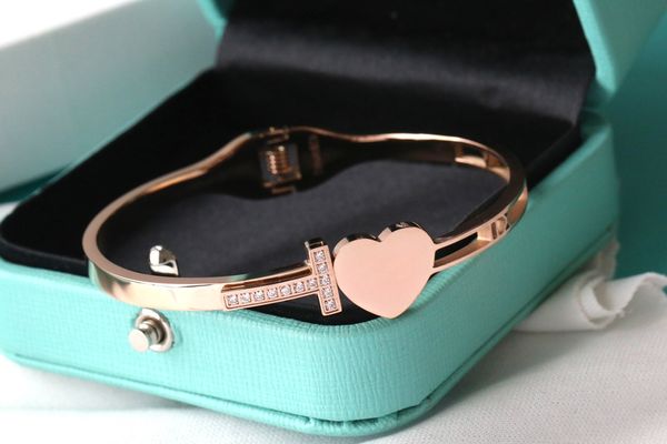 Pig Nose Bangle Bracelet: Men's Stainless Steel Designer Jewelry in 18 Colors, Silver Buckle (17-19cm)
Pig Nose Bangle Bracelet: Men's Stainless Steel Designer Jewelry in 18 Colors, Silver Buckle (17-19cm)