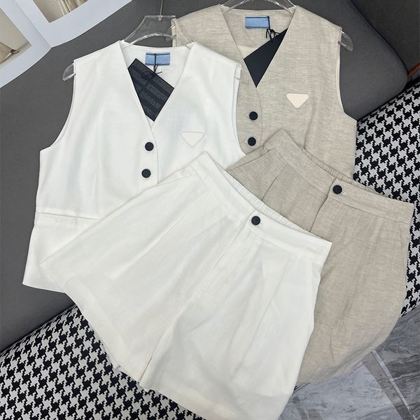 Women' Tracksuits Designer Vest shorts made of linen Tencel fabric with classic triangular logo decoration, P2
Women' Tracksuits Designer Vest shorts made of linen Tencel fabric with classic triangular logo decoration, P2