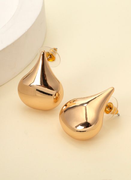 Heart-Shaped 18k Gold Plated Copper Earrings - Polished Dangle Jewelry Perfect for Daily Wear & Special Occasions
Heart-Shaped 18k Gold Plated Copper Earrings - Polished Dangle Jewelry Perfect for Daily Wear & Special Occasions