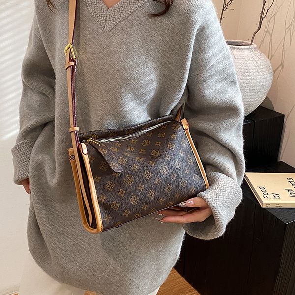 2025 Designer Elegant Retro Print Bag Women's Luxury Small Square Handbag Versatile Shoulder / Crossbody Bag, Brown
2025 Designer Elegant Retro Print Bag Women's Luxury Small Square Handbag Versatile Shoulder / Crossbody Bag, Brown