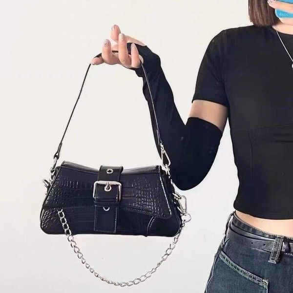 Chaopai Personalized Spicy Girl Small New niche design Chain One Shoulder Medieval Underarm Stick Bag, Black
Chaopai Personalized Spicy Girl Small New niche design Chain One Shoulder Medieval Underarm Stick Bag, Black